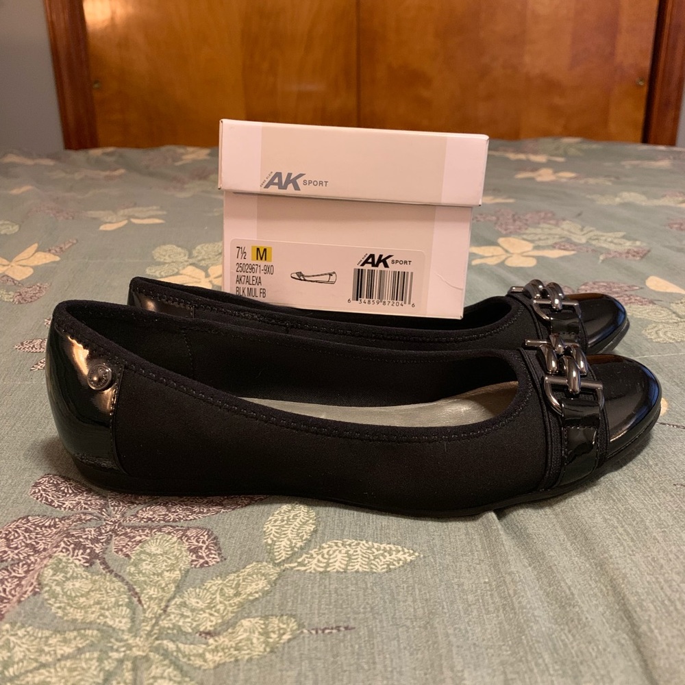 Woman’s Anne Klien sport flats size 7.5 black